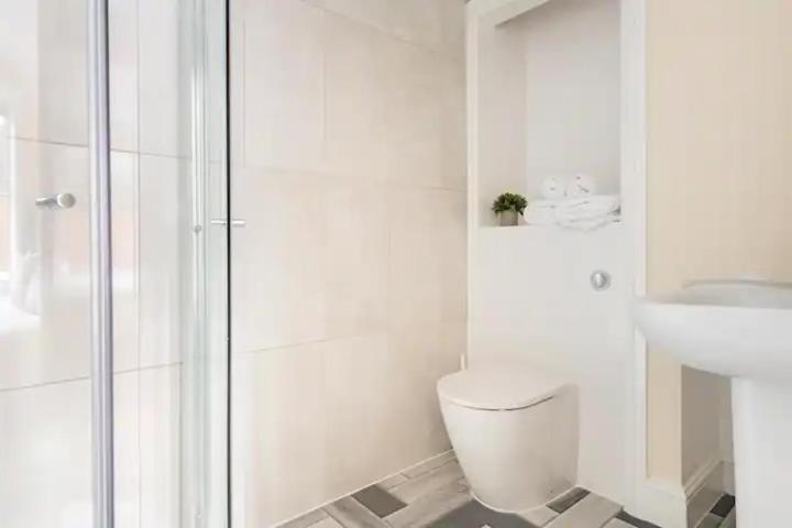 Nice 2 Bedroom House In Stowmarket Exteriör bild